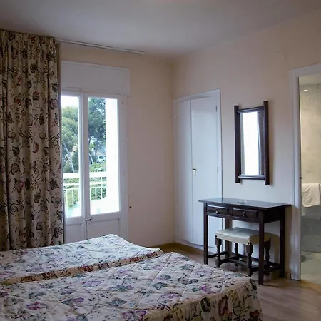 Garbi 3* יורט דה מאר